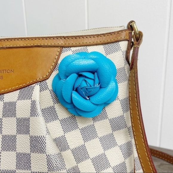 Camellia Flower Vegan Leather Magnetic Bag Charm - Picture 3 of 9